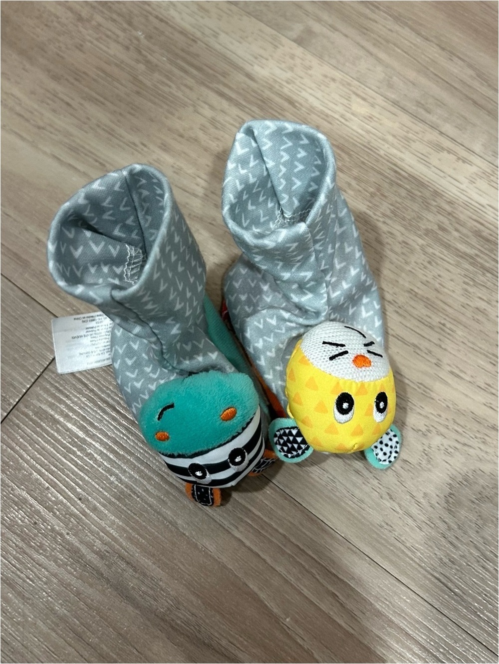 Infantino Sensory Rattle Crib Shoes Booties 0–6 Months New